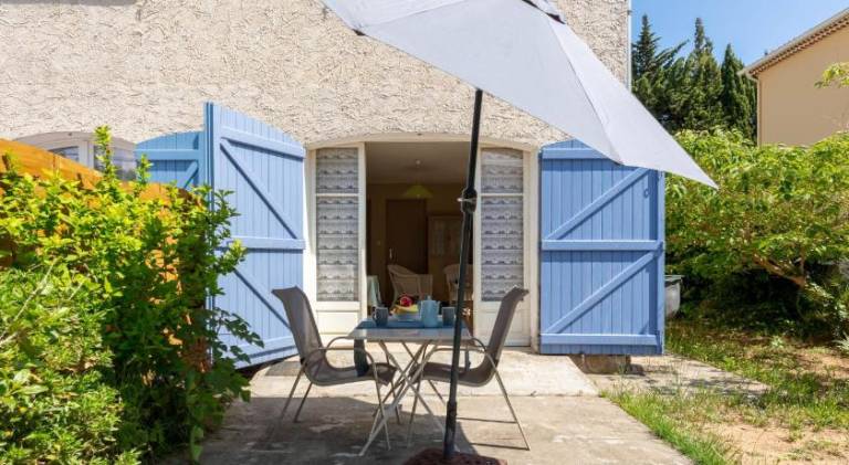 Apartment with 1 room for 2 persons in Hyères