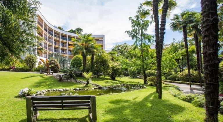 Serviced apartment with terrace, BBQ & yard | Pets allowed in Ascona