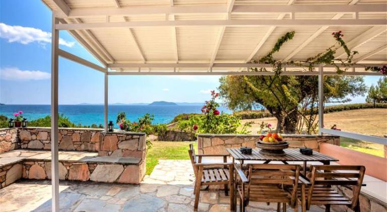 House with patio, barbeque & garden | Close to the beach | Pets are welcome in Sithonia
