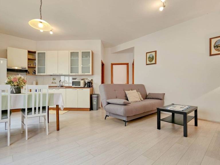Holiday apartment with barbecue, terrace & garden — photo 3
