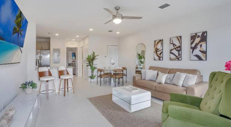 Beachside Bliss, 1BR Condo with Pool at Dania Beach — photo 2