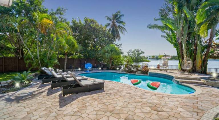 Big house with pool & hot tub | Pets allowed — photo 3