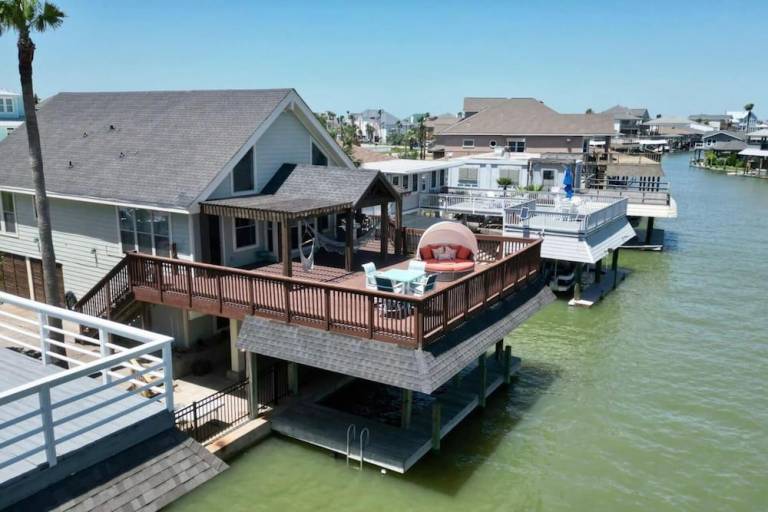 Villa Tiki Island