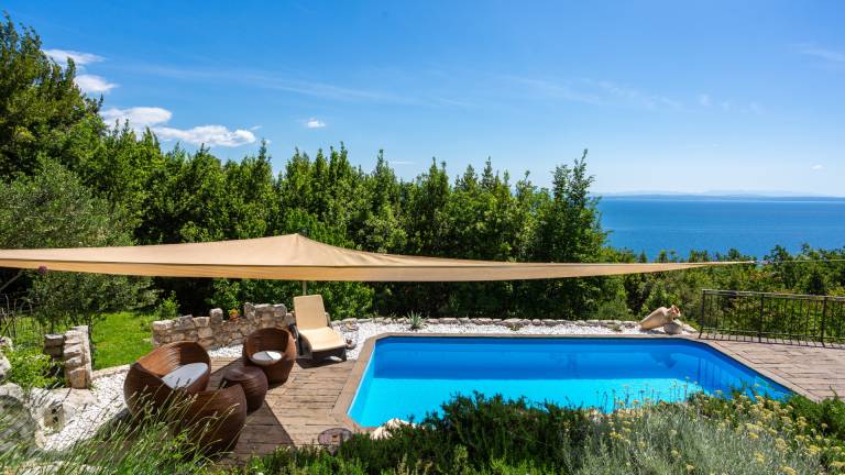 Villa with pool, patio & grill | Next to the beach | Pets are welcome in Opatija