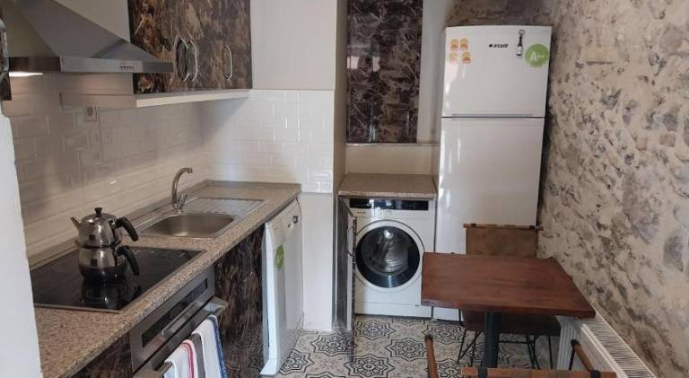 Fully equipped rental apartment with patio | Close to Konak Square | Perfect for remote work | Dogs allowed — photo 5