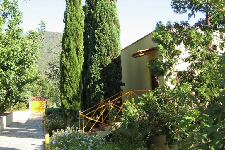 Vacation home with pool, yard & terrace | Nature view | Pets are welcome — photo 2