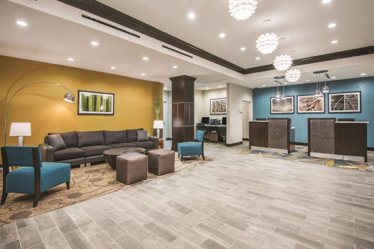 La Quinta Inn & Suites by Wyndham Gonzales TX — photo 2