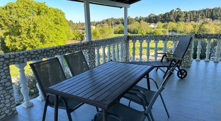 Rental apartment with garden & patio — photo 5