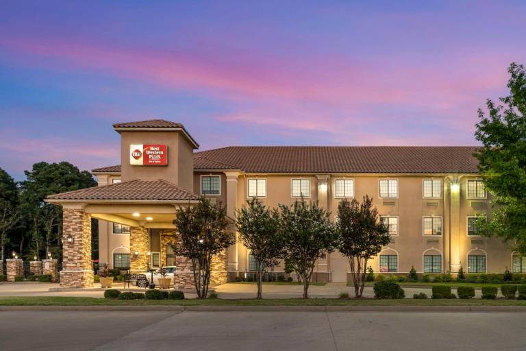 Best Western Plus Crown Colony Inn & Suites — photo 3