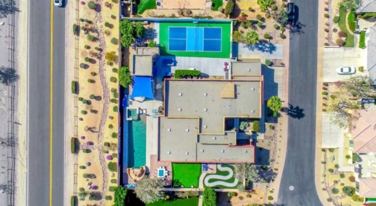 House with pool & jacuzzi — photo 5
