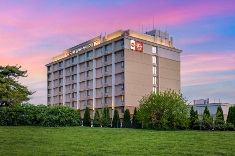 Best Western Plus The Charles Hotel in Earth City, MO