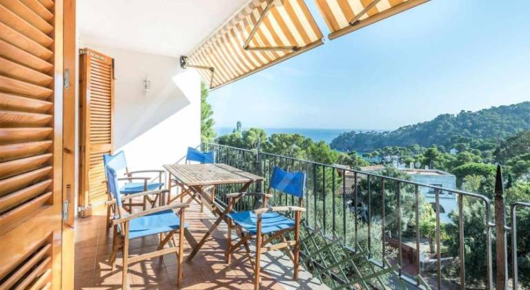 Apartment with patio in Calella