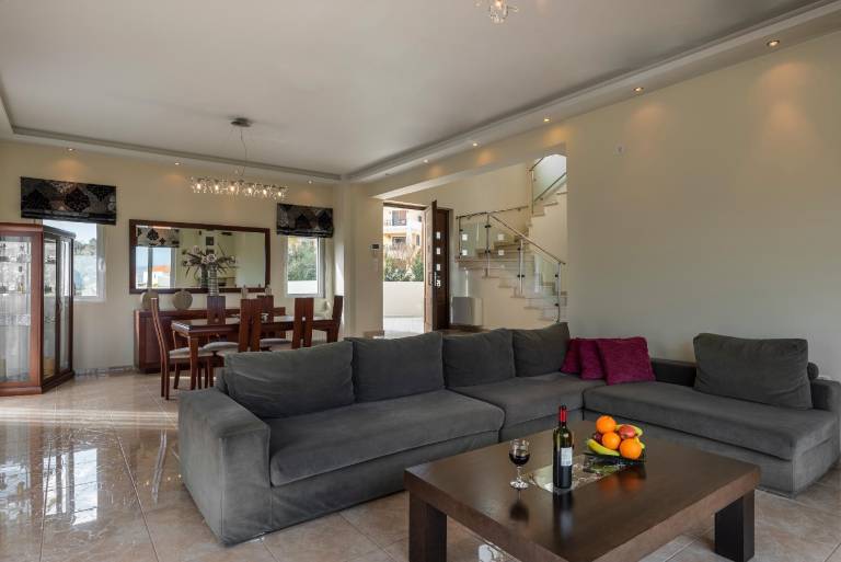 Villa with hot tub — photo 4