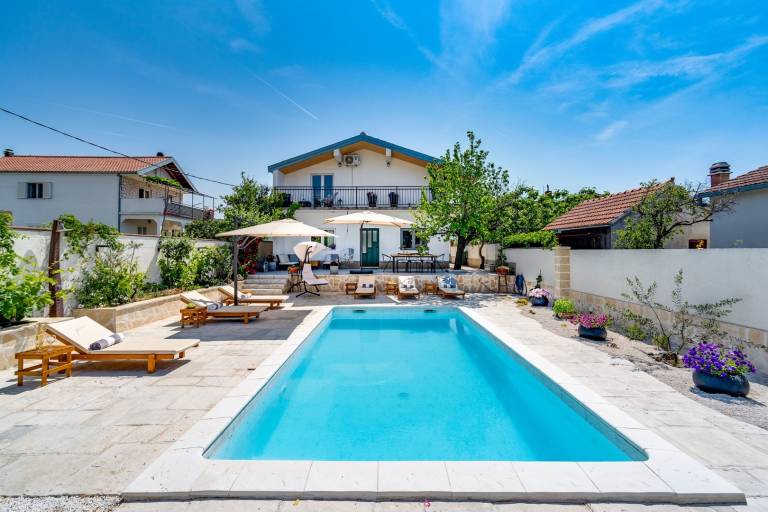 Fully equipped pleasant villa with terrace, fast internet & BBQ | Pets are welcome — photo 2