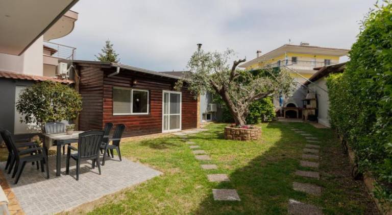 Wooden House — photo 5
