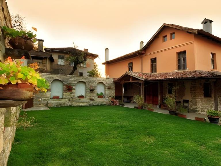 Wonderful vacation home with pool, patio & barbeque | Dogs allowed in Veliko Tarnovo