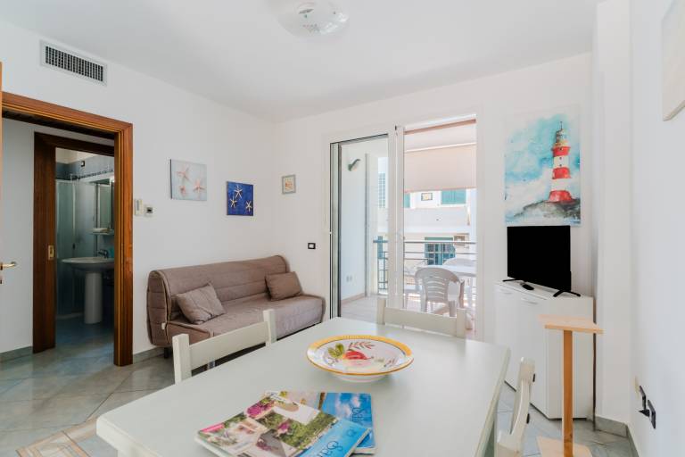 Holiday apartment with patio | City view — photo 2