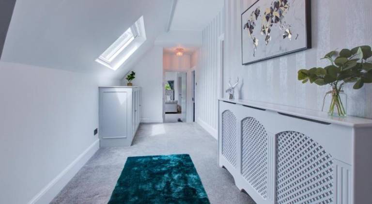 Large 3 Bedroom Apartment with Free Parking near Beach and Meyrick Park Fast WiFi — photo 2