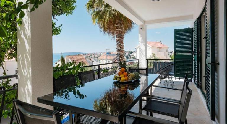 Holiday apartment with BBQ, sauna & pool | Dogs allowed in Okrug