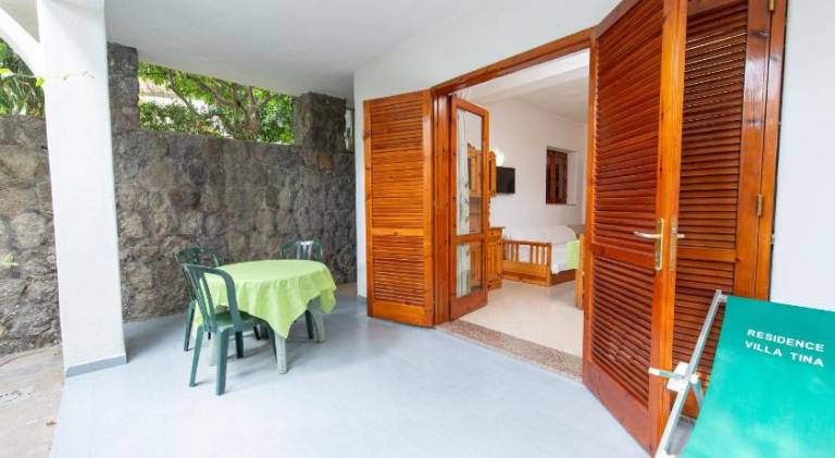 Serviced apartment with patio, garden & pool | Pets are welcome — photo 3