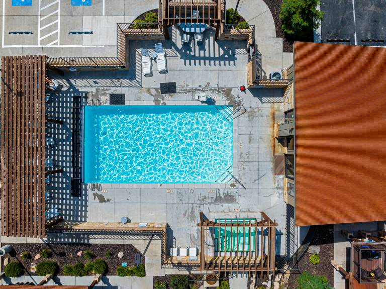 Modern Townhome with Free Shuttle, Private Hot Tub & Community Amenities! Pet-Friendly — photo 4
