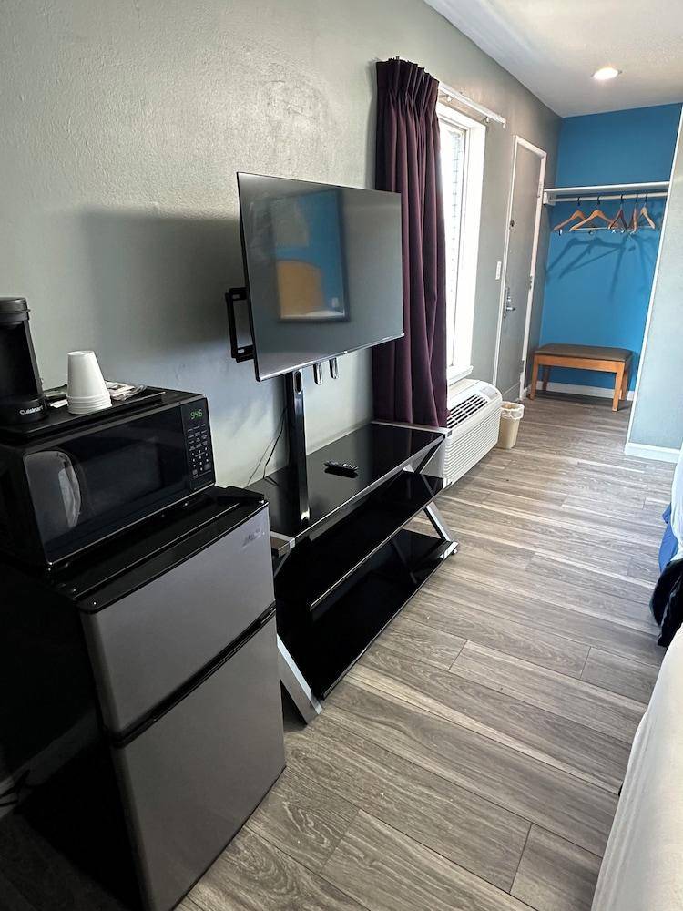 Travel Inn & Suites — photo 2