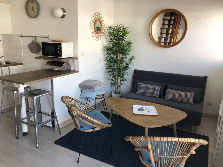 Charming Furnished Apartment with Pool and Private Parking by Kaz'Concept in La Rochelle