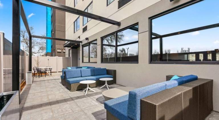 Tru by Hilton Portland Airport — photo 4