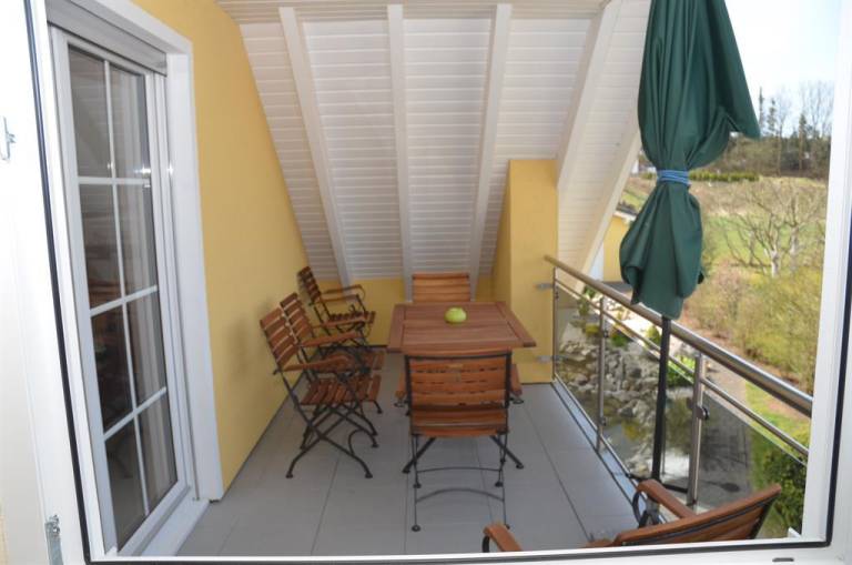 Holiday apartment with patio & yard — photo 3