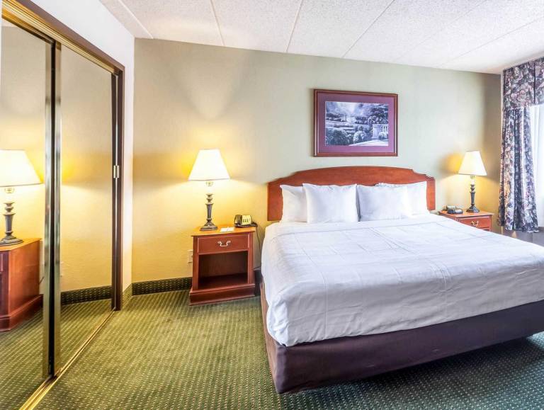 AmericInn & Suites By Wyndham Baraboo Event Center in Baraboo, WI