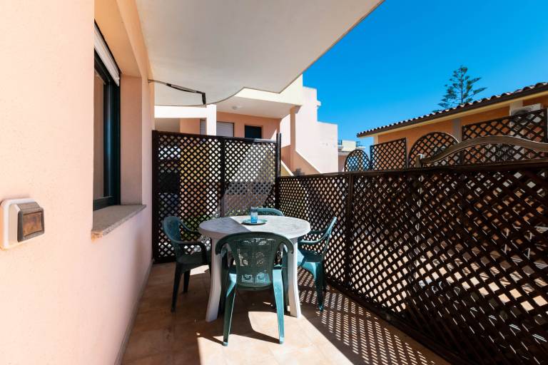 Apartment with garden & terrace | City view — photo 2