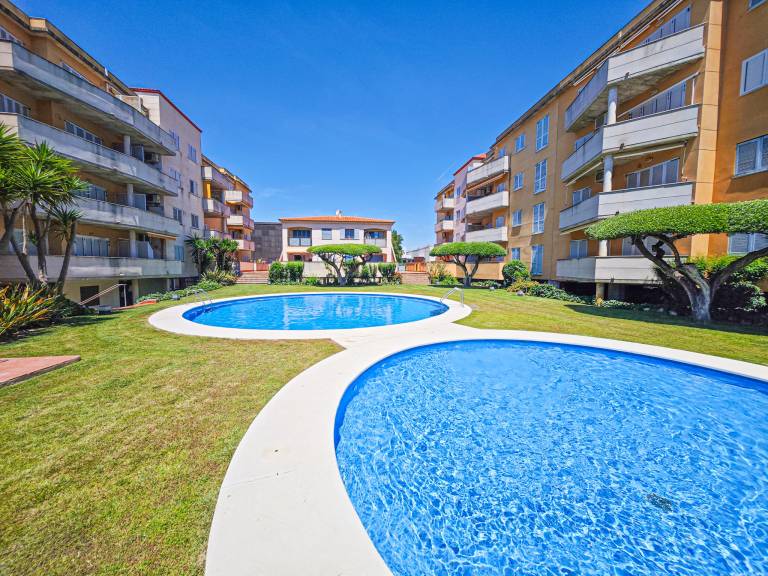 Rental apartment with garden, terrace & pool — photo 2