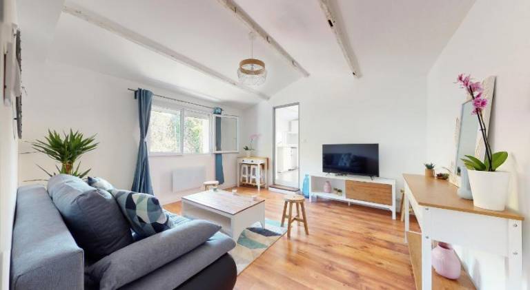 Rental apartment with terrace — photo 2