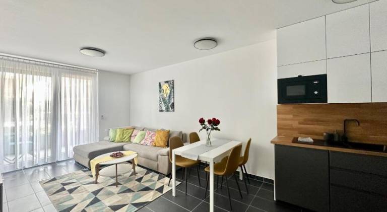 Rental apartment with patio — photo 2