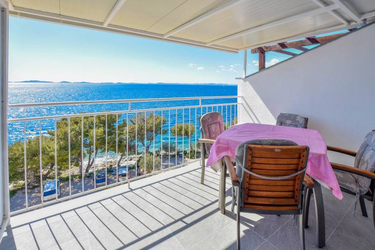Apartment with patio & barbeque | Sea view | Next to the beach | Dogs allowed — photo 2