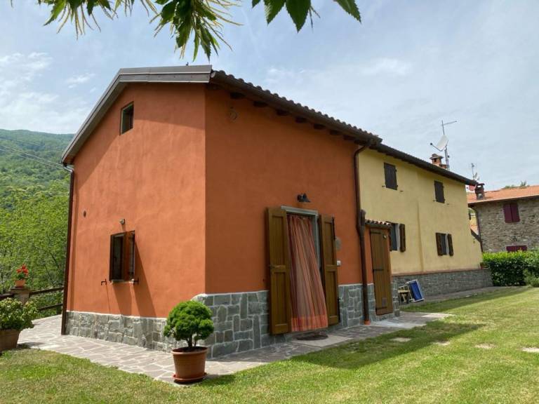 Holiday Home 'La Casina Rossa Della Fornace' with Mountain View, Private Garden and Wi-Fi — photo 2