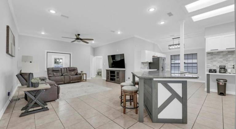 Vacation home with pool — photo 3