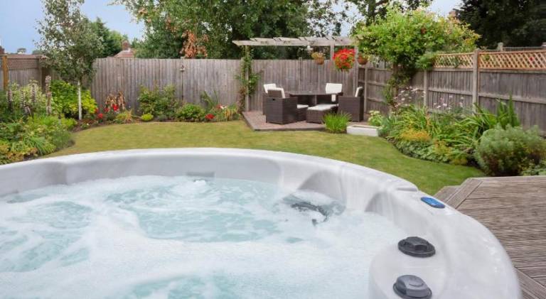 Vacation home with hot tub in York