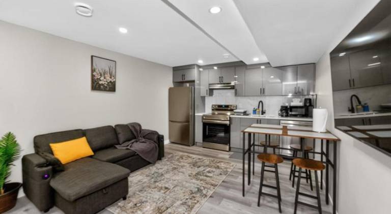 House with 2 rooms for 6 persons in Calgary, AB