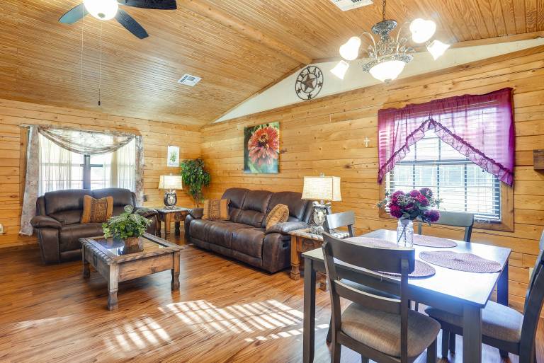 Kilgore Gem: Pet-Friendly Cabin w/ Duck Pond! — photo 3