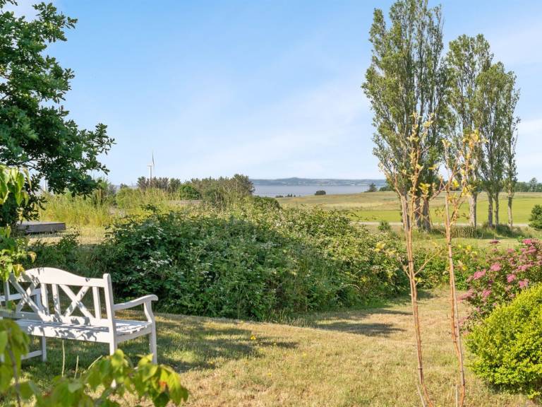 Child-friendly vacation home with grill, terrace & yard | Sea view | Dogs allowed — photo 4
