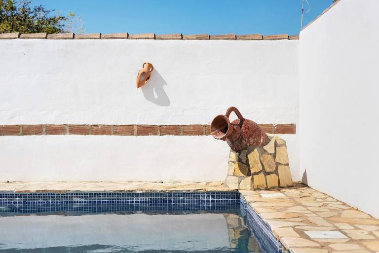 Charming vacation home with pool, BBQ & patio | Dogs allowed — photo 3