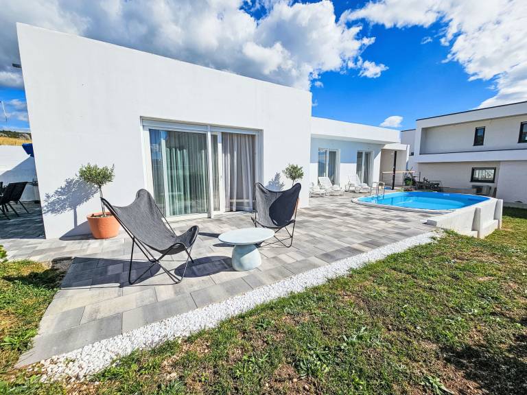 Fully equipped vacation home with private pool, patio & grill | Pets allowed — photo 2