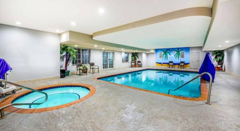La Quinta Inn & Suites by Wyndham Houston Kingwood Medical — photo 4