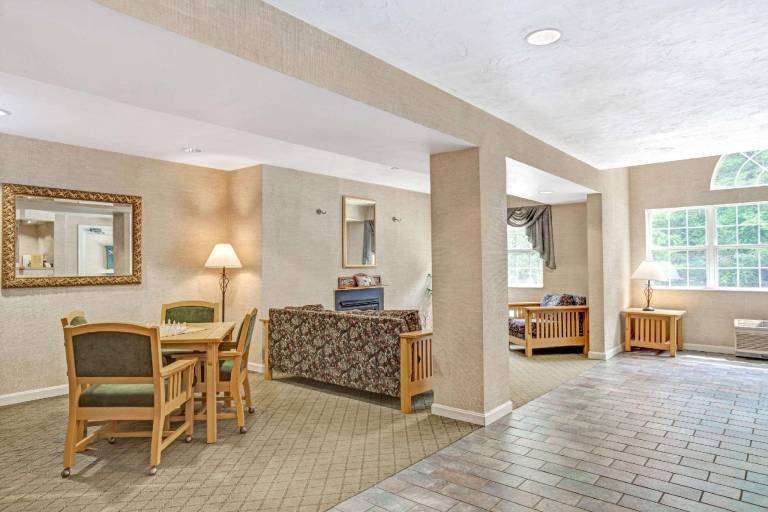 Days Inn by Wyndham Sturbridge — photo 3