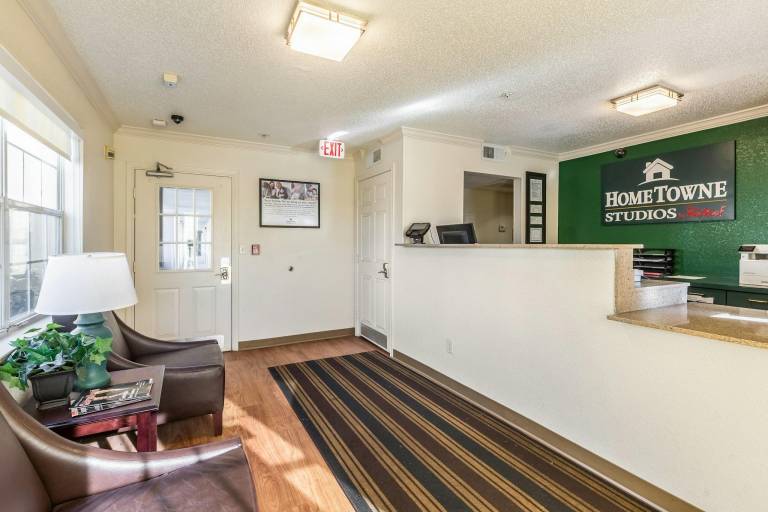 HomeTowne Studios by Red Roof Atlanta – Peachtree Corners — photo 5