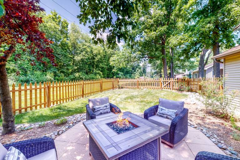 Dog-Friendly Yard! Family Retreat in Fort Wayne — photo 3
