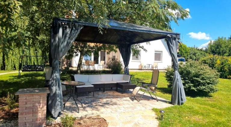 Fully equipped big vacation home with terrace, barbecue & hot tub | Pets allowed — photo 4