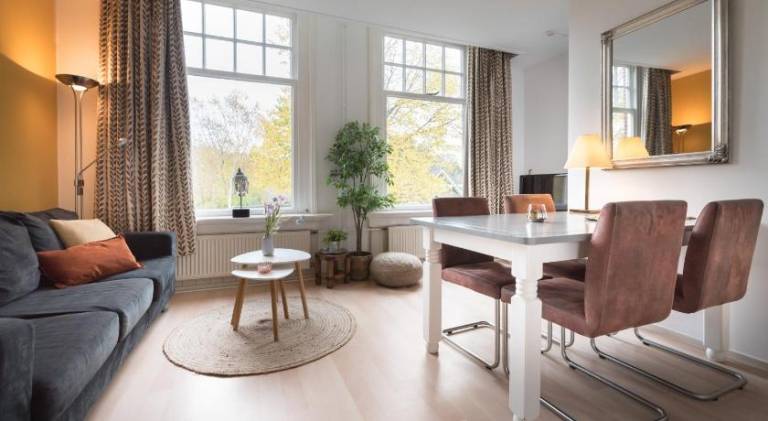 Apartment with terrace & yard — photo 4