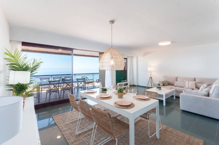 Fully equipped beautiful rental apartment with terrace, pool & yard | Beach nearby | Pet-friendly — photo 2
